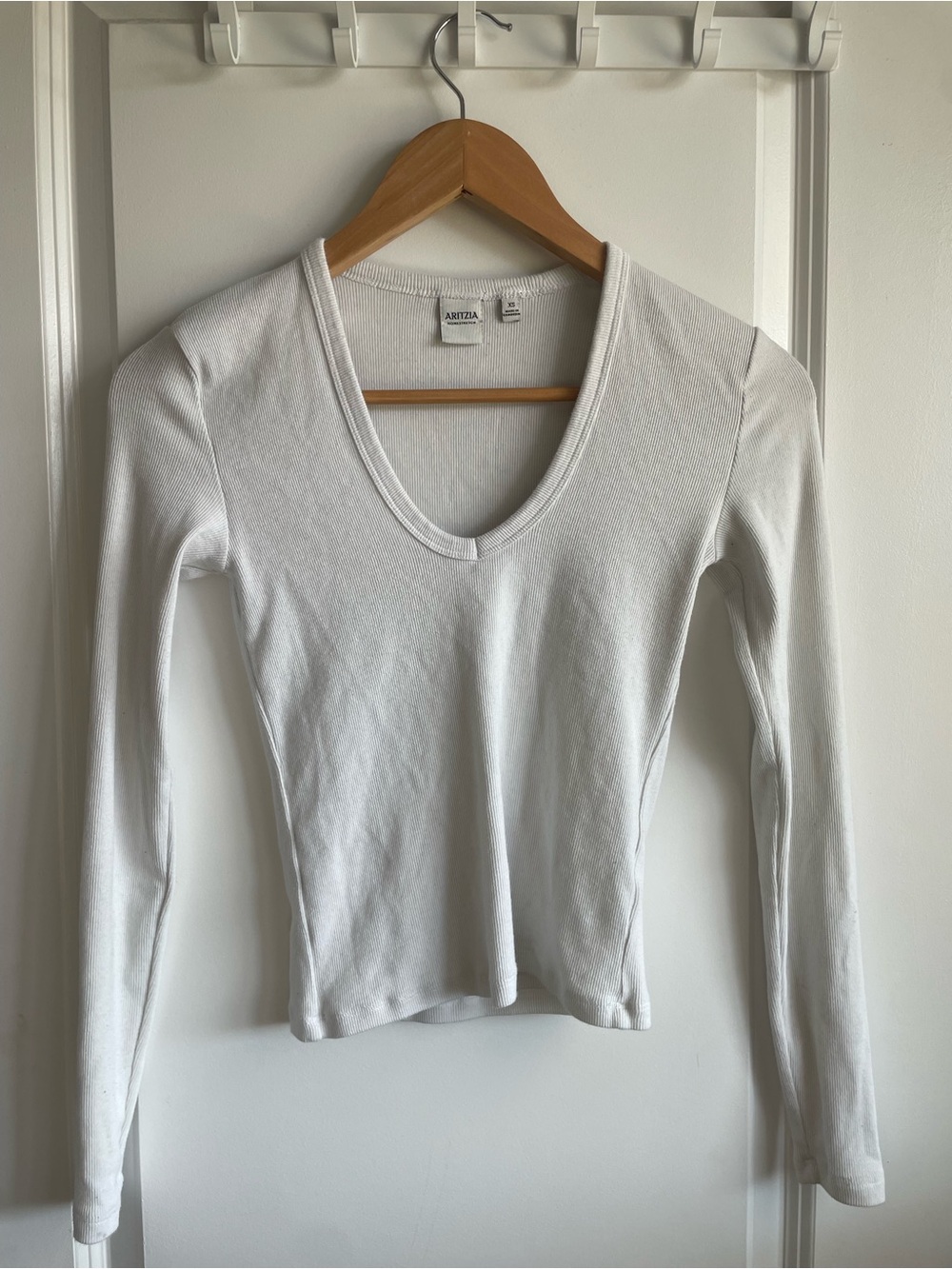 Aritzia White Long Sleeve Scoop Neck Top